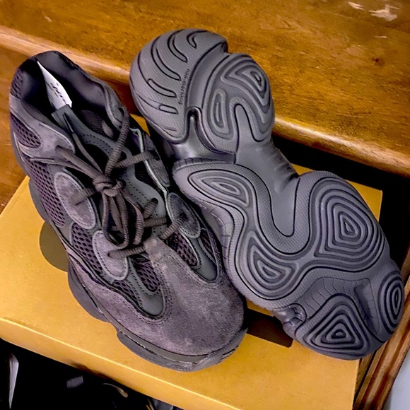 Yeezy 500 - Picture 1 of 6